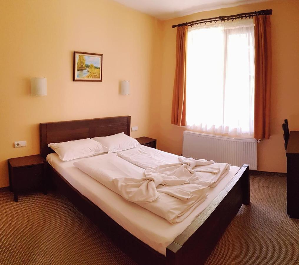 Family Hotel Chiflik Hills Экстерьер фото
