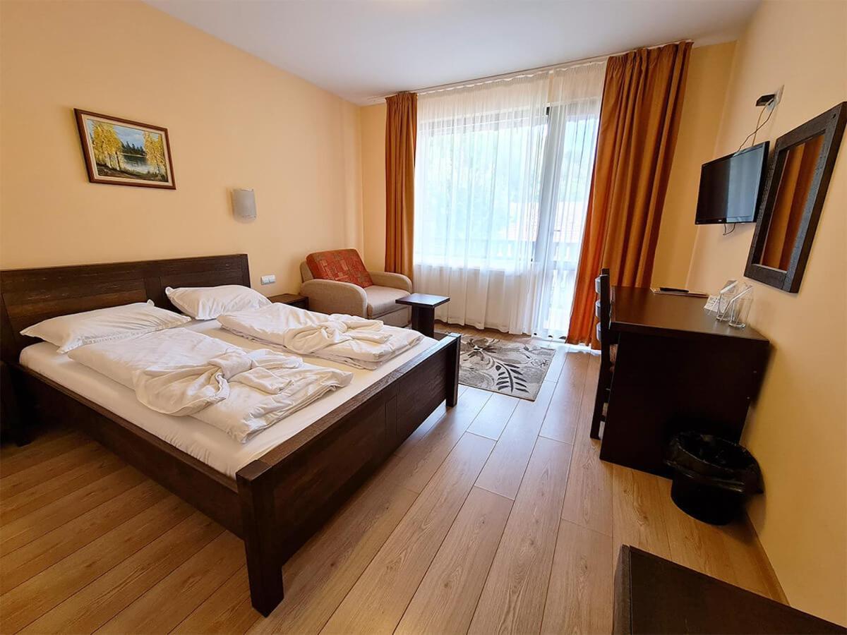 Family Hotel Chiflik Hills Экстерьер фото