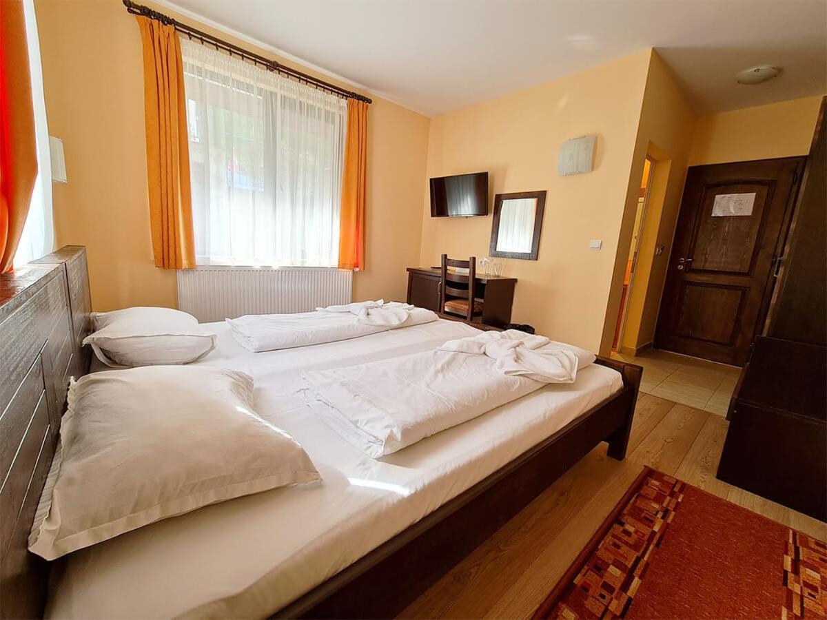 Family Hotel Chiflik Hills Экстерьер фото