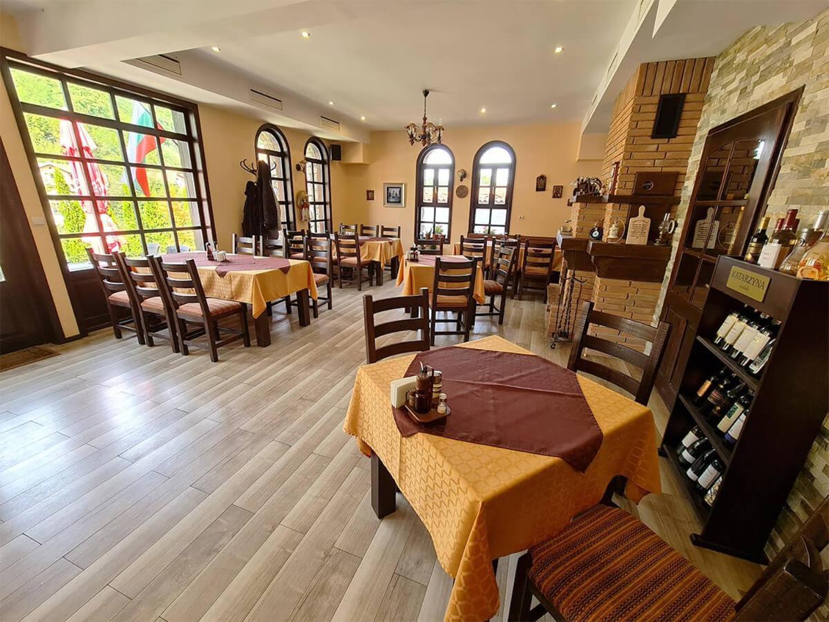 Family Hotel Chiflik Hills Экстерьер фото