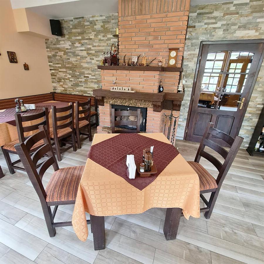 Family Hotel Chiflik Hills Экстерьер фото