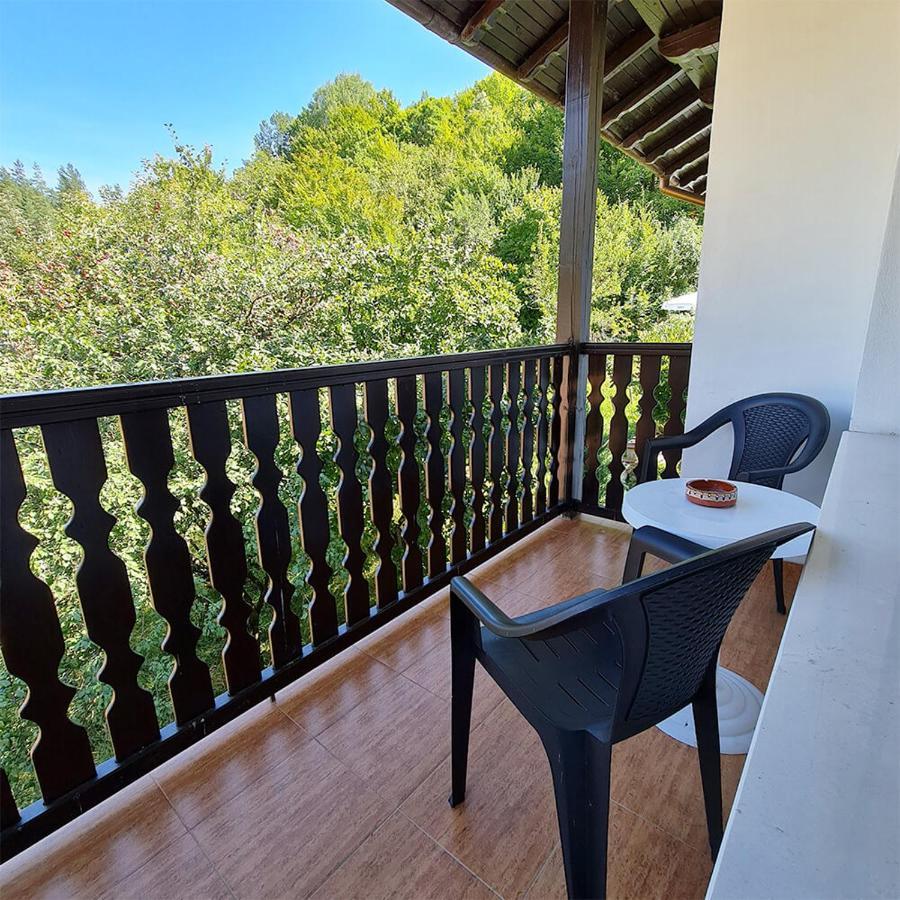 Family Hotel Chiflik Hills Экстерьер фото