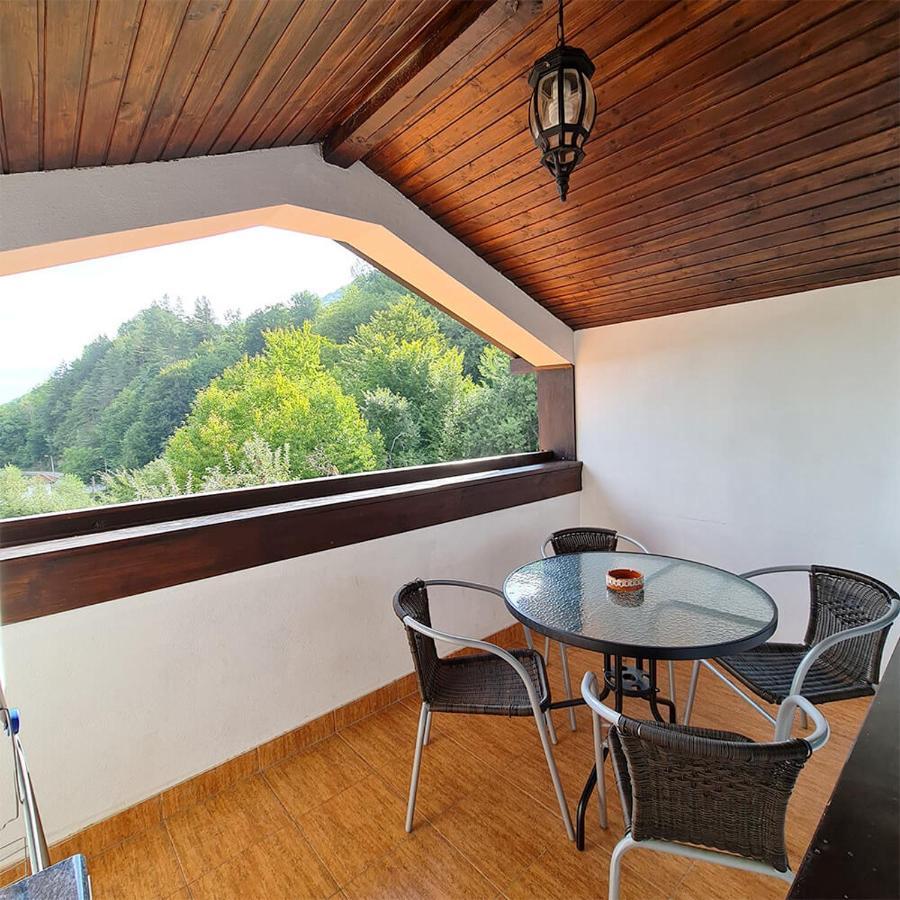 Family Hotel Chiflik Hills Экстерьер фото