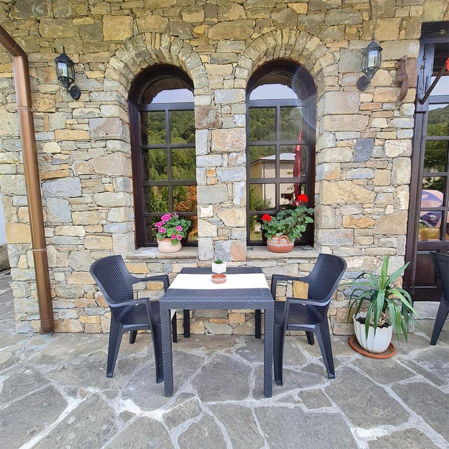 Family Hotel Chiflik Hills Экстерьер фото