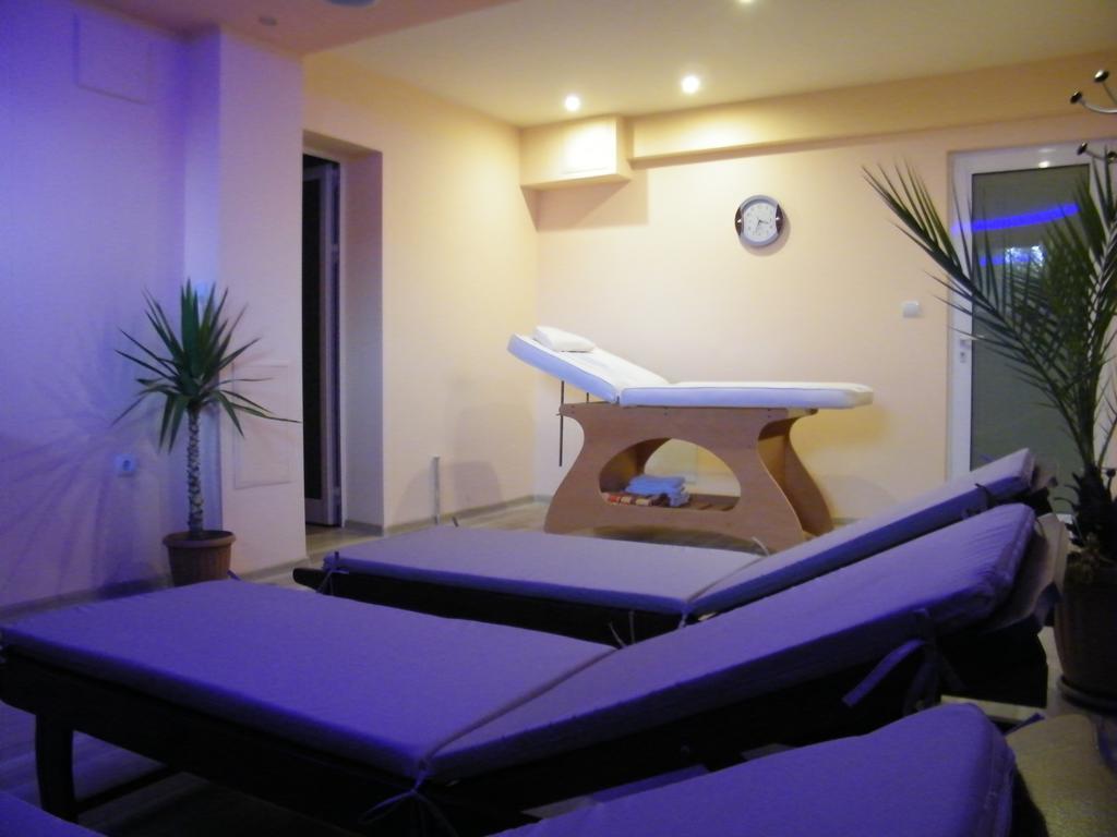 Family Hotel Chiflik Hills Экстерьер фото
