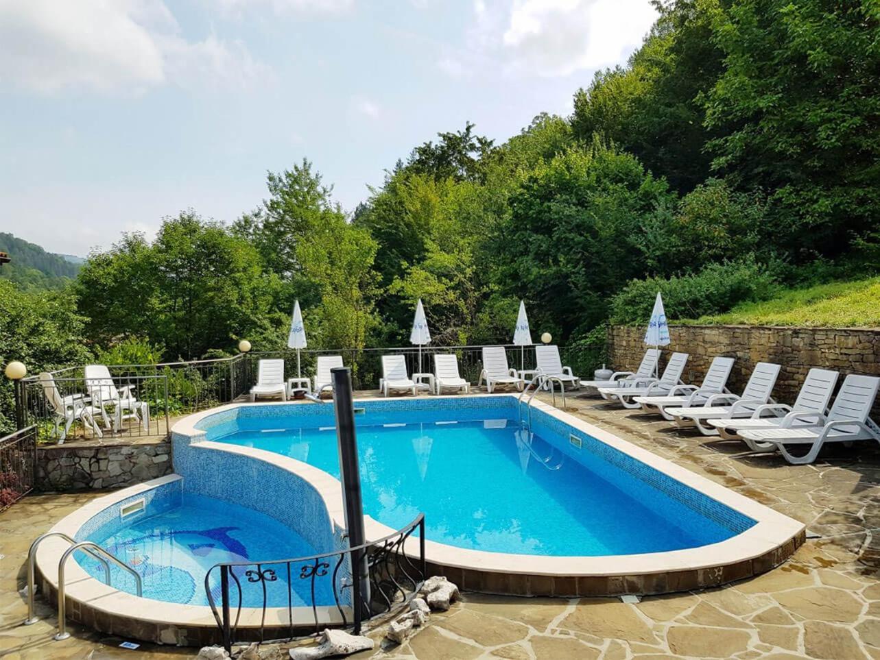 Family Hotel Chiflik Hills Экстерьер фото