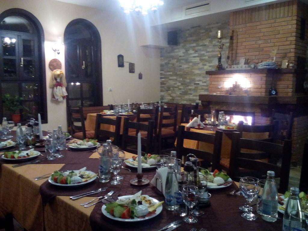 Family Hotel Chiflik Hills Экстерьер фото