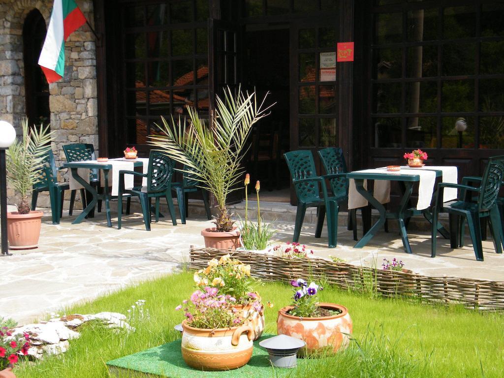 Family Hotel Chiflik Hills Экстерьер фото