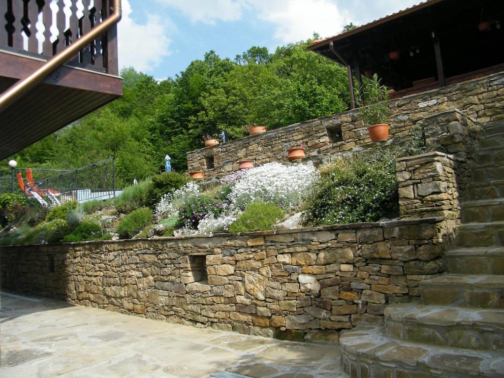 Family Hotel Chiflik Hills Экстерьер фото