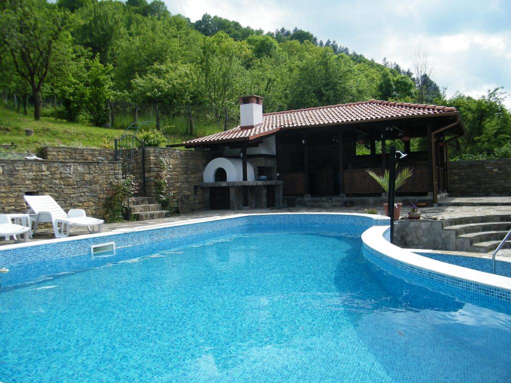 Family Hotel Chiflik Hills Экстерьер фото